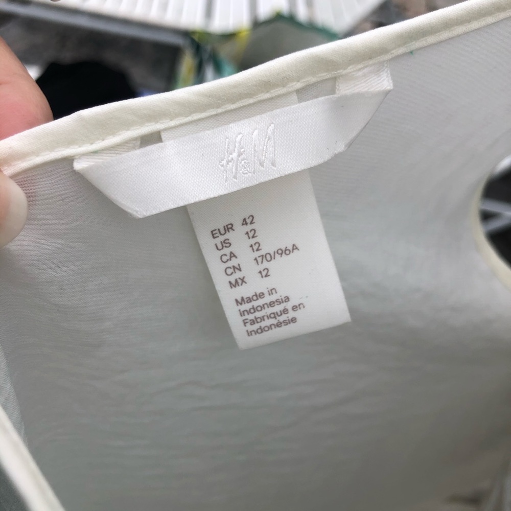 H&M Cream Shell Tank - Picture 4 of 4
